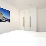 Hanse 301 *